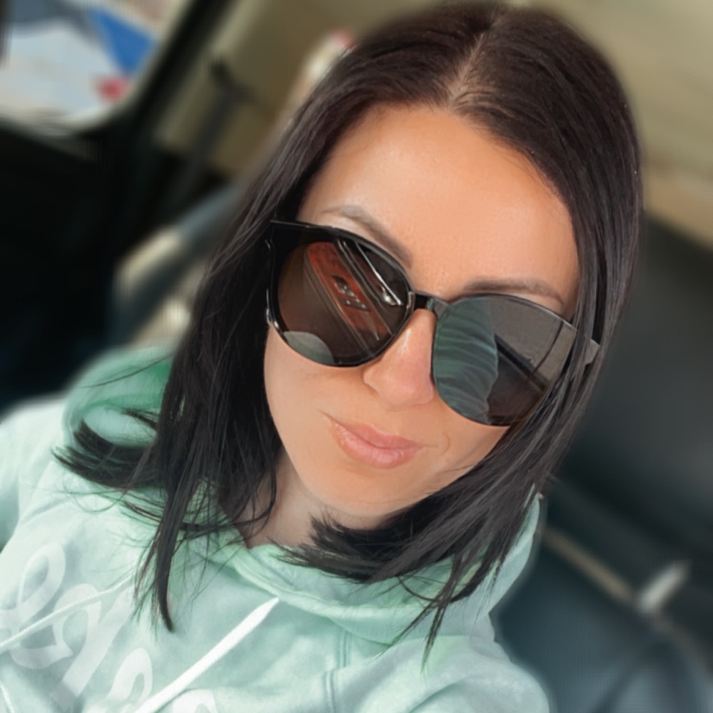 Meet your Posher, Elena